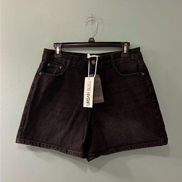 NWT … URBAN BLISS “Size: 8” Black Denim Shorts - Picture 2 of 5